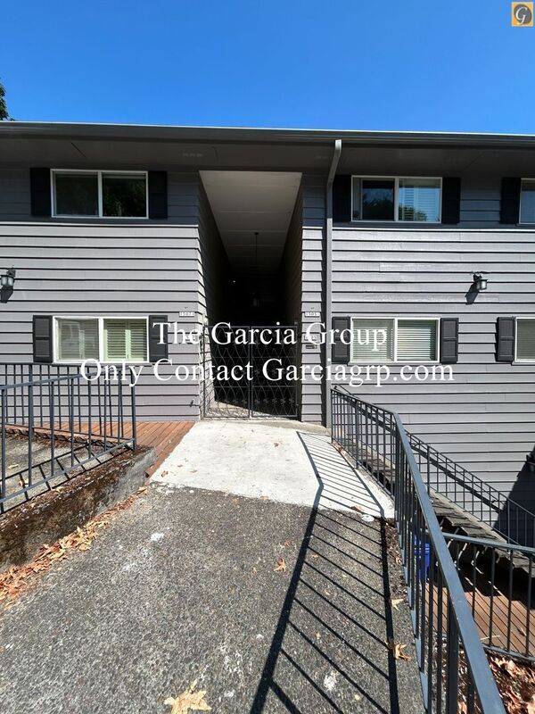 Building Photo - 1507 SW Hall St Rental