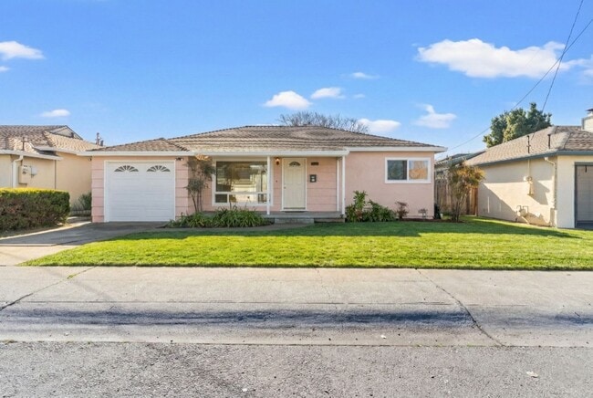 Building Photo - Renovated 3 Bd House in San Lorenzo Village w/ Large Yard Near Schools