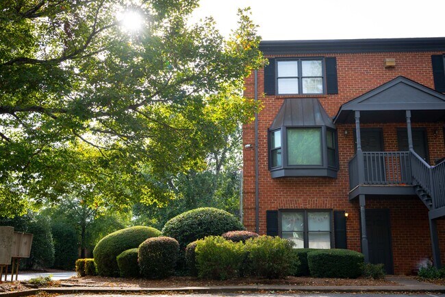 Photo - 550 Dearing St