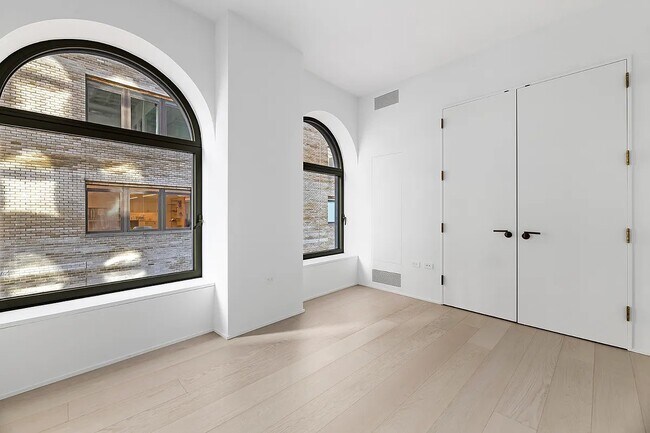 Photo - 130 William St Unit 20E