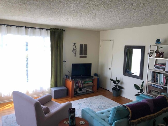Building Photo - 1224 25th St Unit B Rental