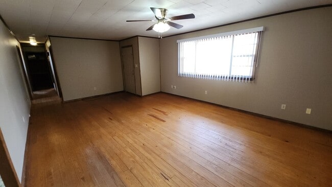 Photo - 605 N Front St