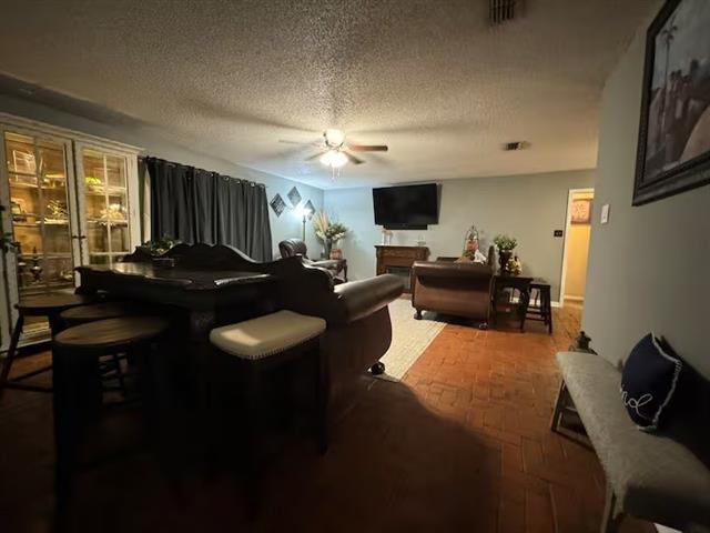 Photo - 690 Sommerfeld Dr