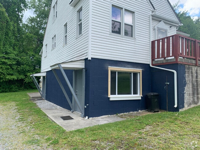 Building Photo - 1521 E Main St Unit A Rental
