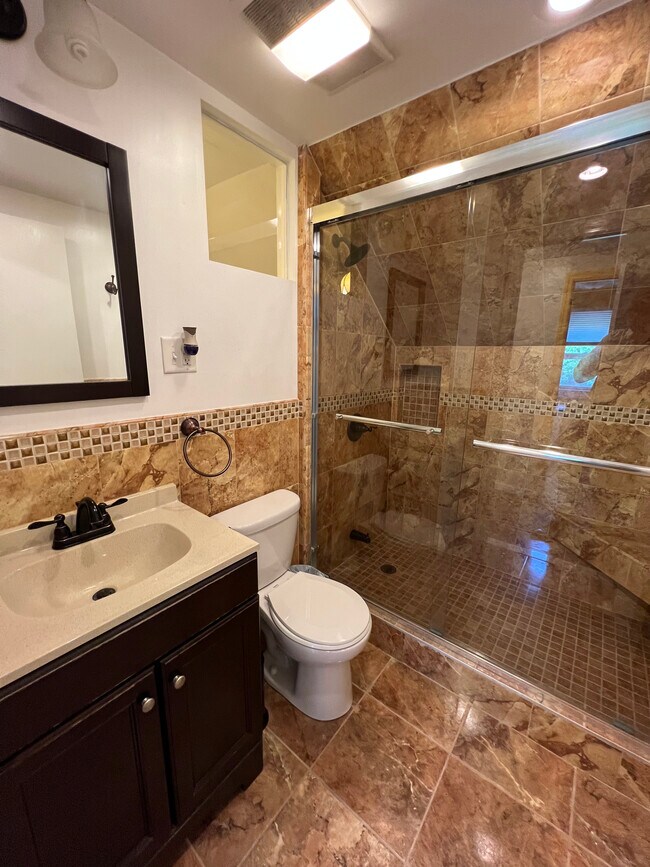 Photo - 395 Adolphus Ave