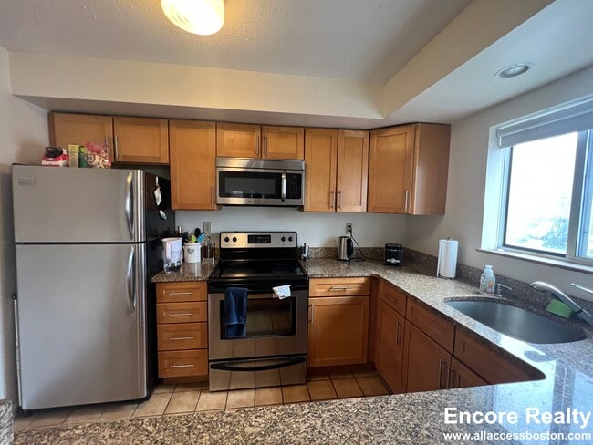 345 Franklin St Unit 407