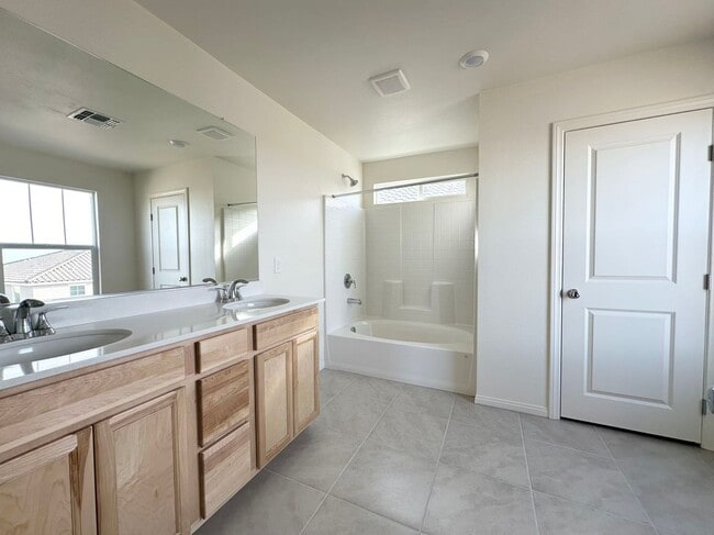 Photo - Beautiful and well-maintained home