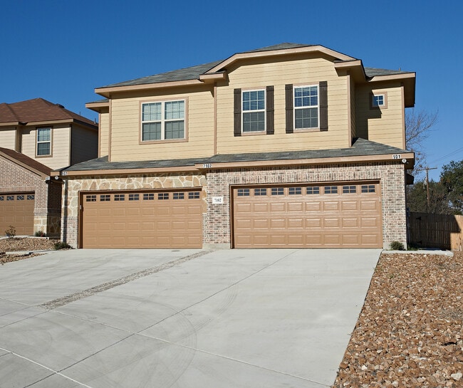 Building Photo - Luxury 3 Bedroom Townhome Located Near South Texas Medical Center, San Antonio, Texas!