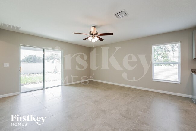 Photo - 702 Yeager Ct