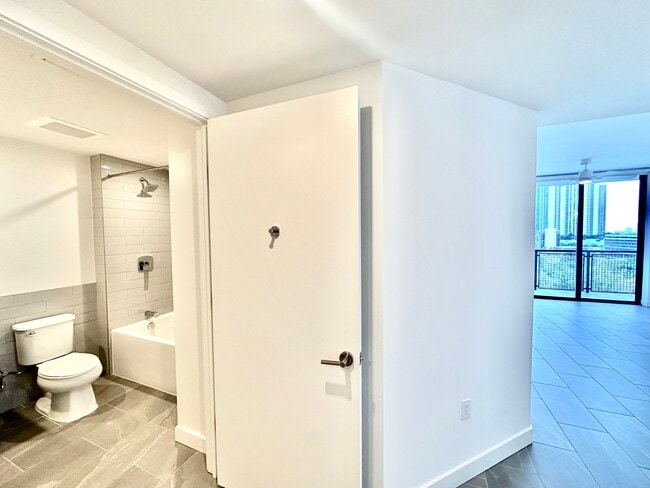 Photo - 1945 NW 3rd Ave Unidad B28