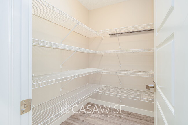 Photo - 1005-1005 Graydon Hill Blvd SW