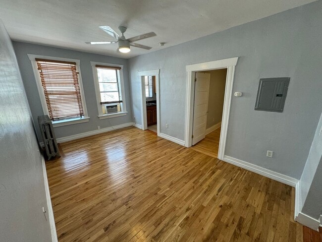 Building Photo - Cozy 2 Bed/1Bath in the heart of SLC! Unit #13