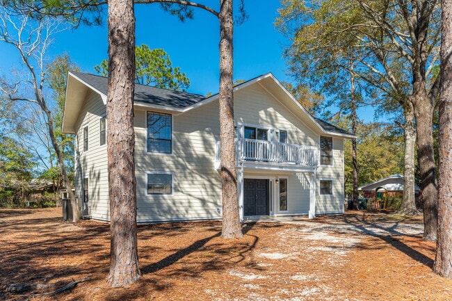 Photo - 770 Lakeview Dr