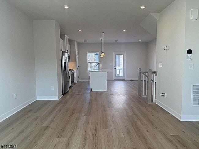 Photo - 106 E Stiger St
