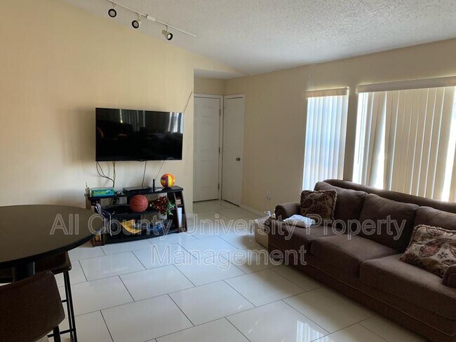 Photo - 2601 SW Archer Rd Unit A304