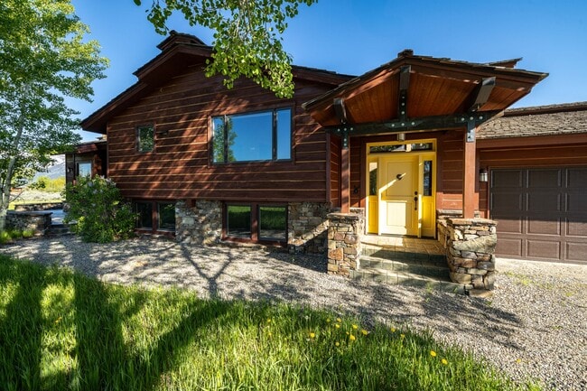 Building Photo - 8225 N Spring Gulch Rd