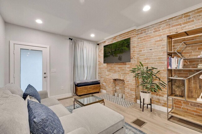 Photo - 3022 California St Unidad ID1013136P