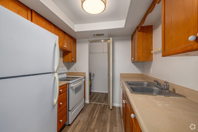 2BR, 2BA - 934SF - Kitchen