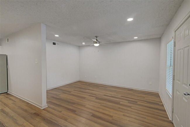 Building Photo - 800 Heights Blvd Unit 3 Rental