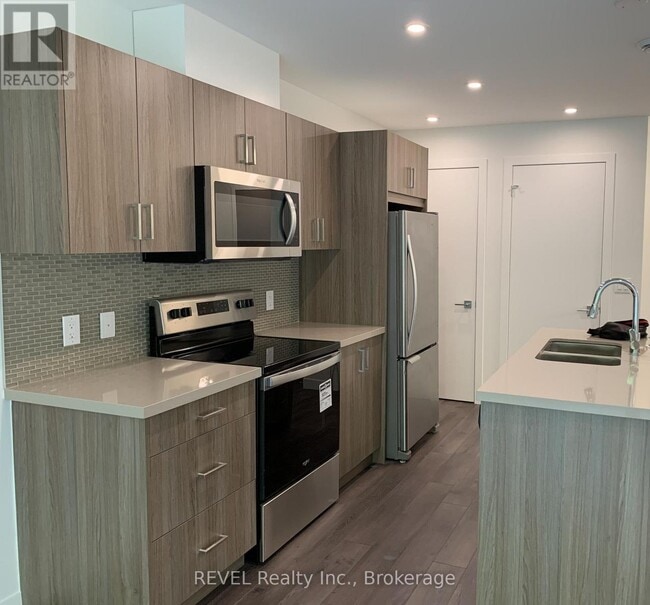 Photo - 455 Charlton Ave E Unit 301