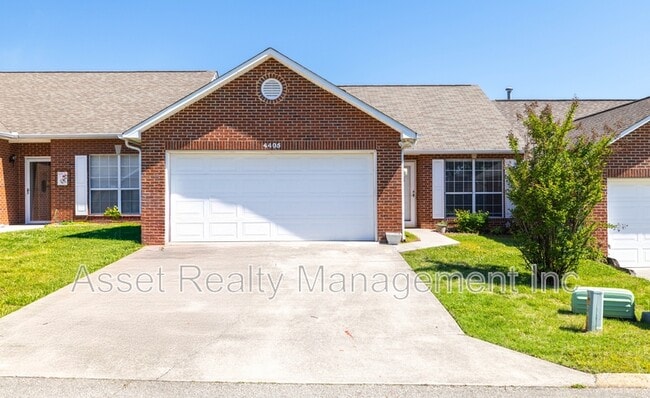 Photo - 4405 Greenfern Way