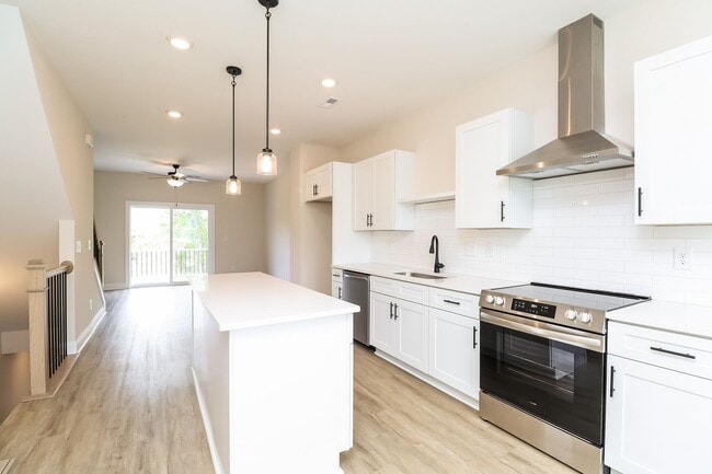 Photo - Beautiful 3BR 3.5BA Townhome w/ Full Appliance Kitchen Garage Parking in West End