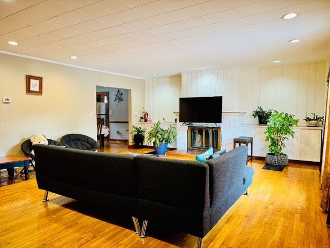 Photo - 170 White St