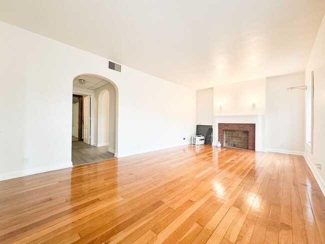 Photo - 1220-1228 Williamson St Unit 1220 Williamson St