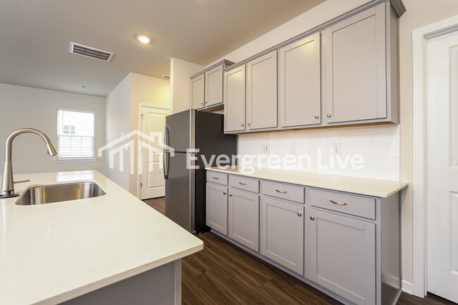 Photo - 5561 Hydrangea St