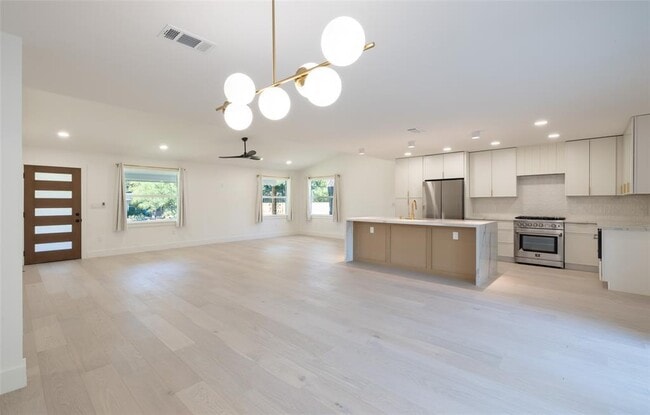 Photo - 1206 Cloverleaf Dr