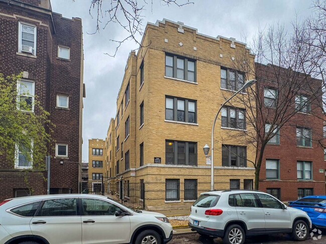 Building Photo - 837 W Cornelia Ave Rental