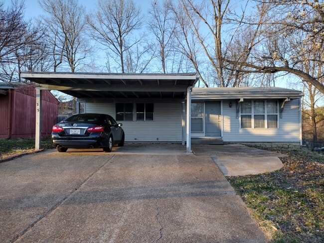 Building Photo - 35 Cedar Ridge Dr