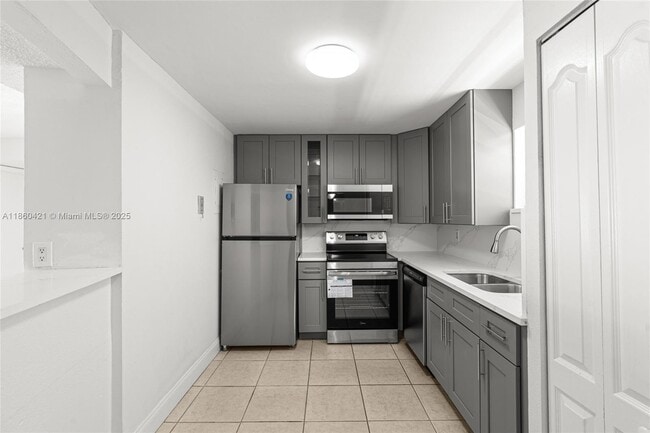 Building Photo - 4215 N University Dr Unit 203