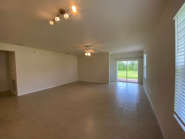 Photo - 636 SW 19th Ave