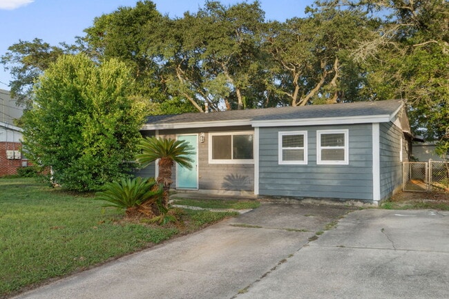 Building Photo - 19 Eglin St Rental
