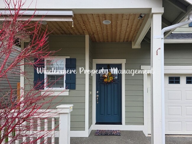 Photo - Gorgeous, Spacious 4 bed Home, CK Schools, LARGE fully fenced yard - A/C, close to trails and more!