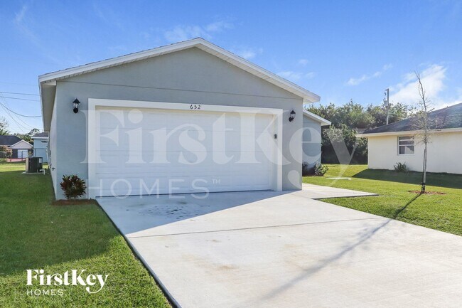 Photo - 652 SW Jacoby Ave