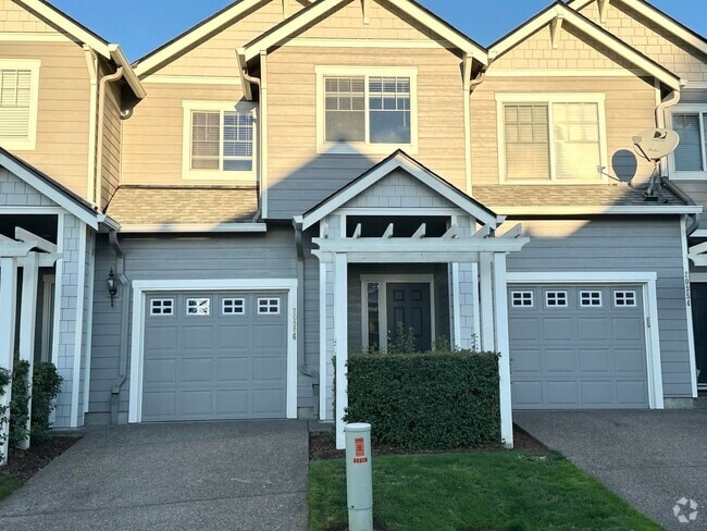 Building Photo - Beautiful 3 Bedroom Townhouse in West Linn!