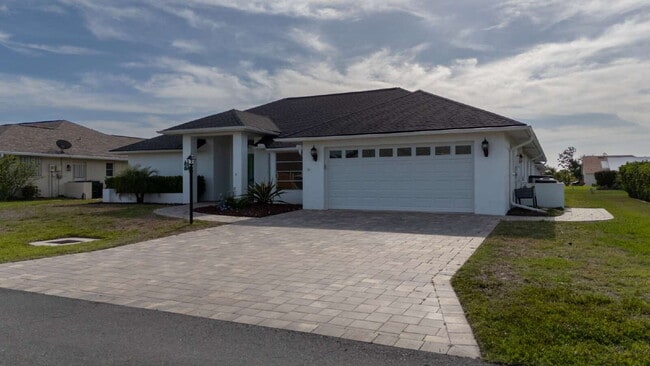 Photo - "Spacious 3-Bedroom Pool Home with 2 Baths & 2,075 Sq. Ft. of Comfort in Venice, FL!"