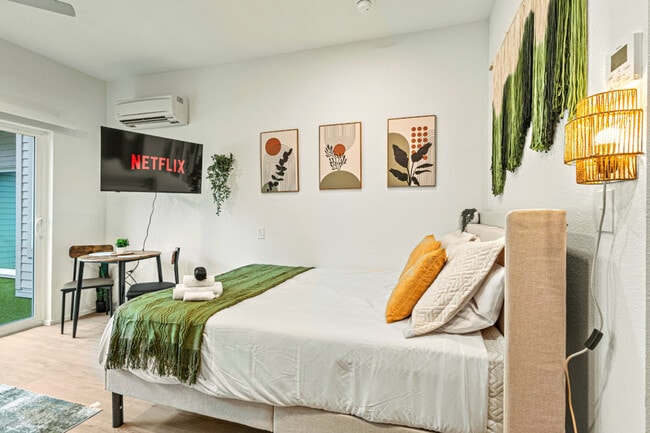 Photo - 596 W 9th St Unit ID1335746P