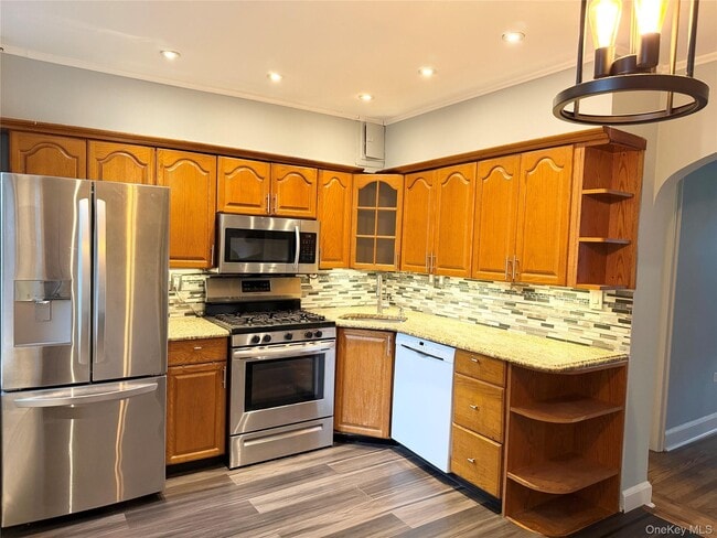 412 Larchmont Acres Unit 2C