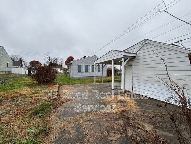 Photo - 1670 Darst Ave