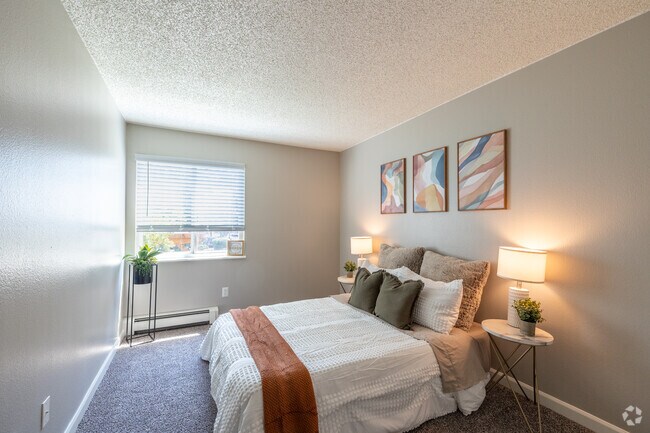 1BR, 1BA - 550SF - Bedroom