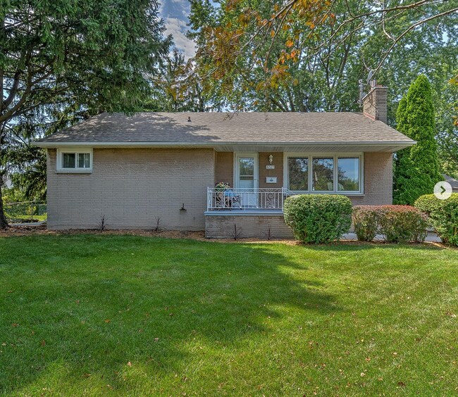 Building Photo - 4065 Dougall Av