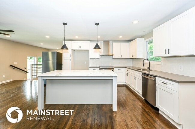 Photo - 4932 Aquatic Rd