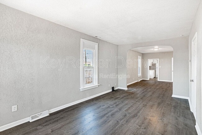 Photo - 4768 Vine St