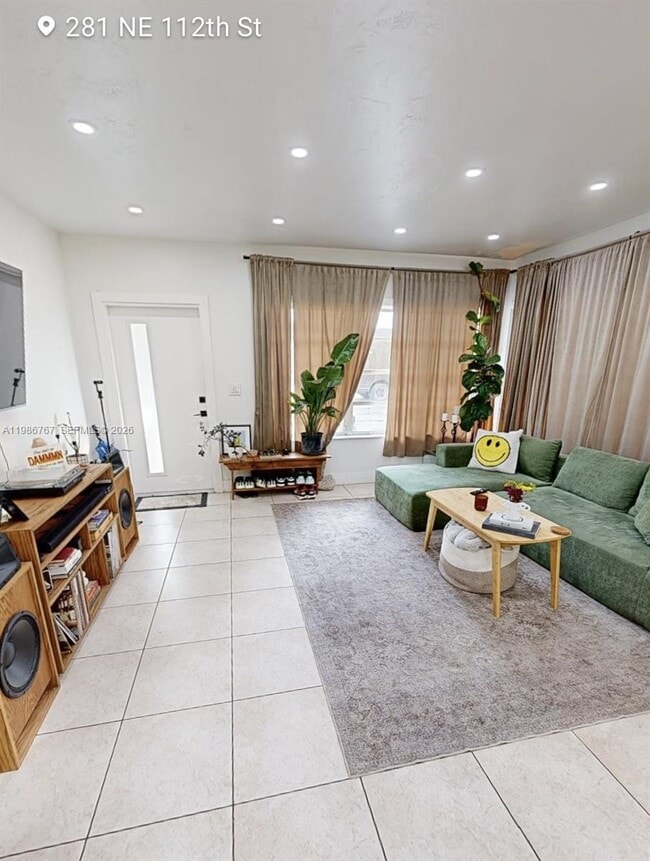 Photo - 281 NE 112th St