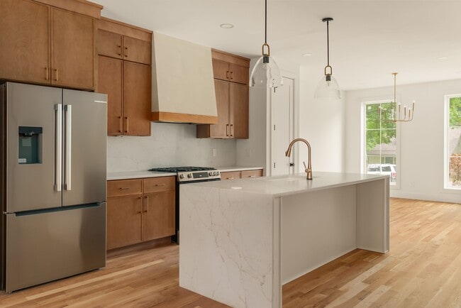 Photo - 1347 Pennock Ave