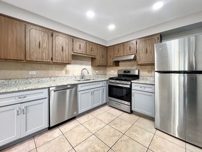 Photo - 10702 Keating Ave Unidad 1S Rental