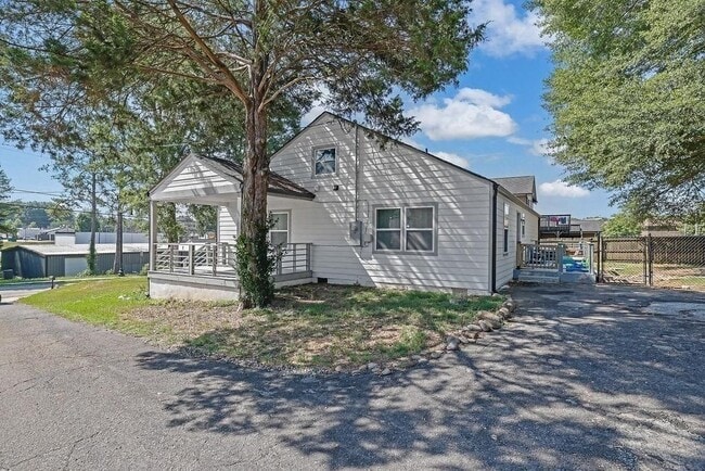 Photo - 280 Stone Mountain St